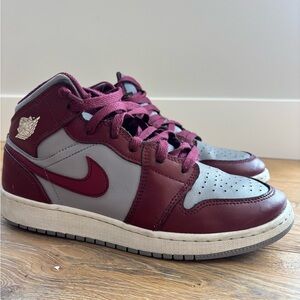 Jordan Youth 6.5 Sneakers in Maroon and Gray